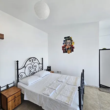 Hillside Residences Kır Evi