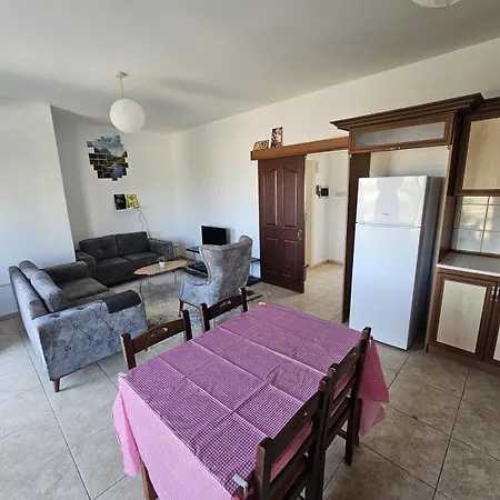 Hillside Residences Kır Evi